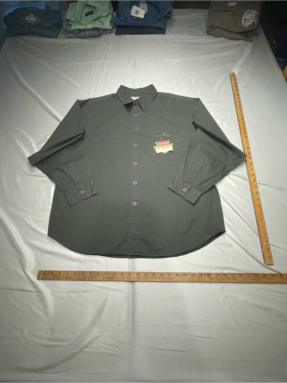 Vintage Levi’s Olive Work Shirt – Size L (NWT)